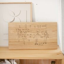 Schneidebrett mit Kinderzeichnung Gravur