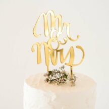 Goldener Mr & Mrs Cake Topper für die Hochzeitstorte