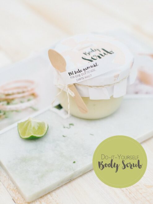 BadeFee Körperpeeling Fresh Grapefruit – Fruchtiges Body Scrub Ohne Mikroplastik, Vegan & Made In Germany