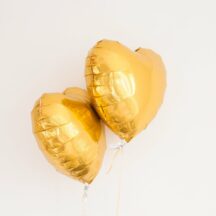 Folienballons in Herzform gold für die Hochzeitsdeko