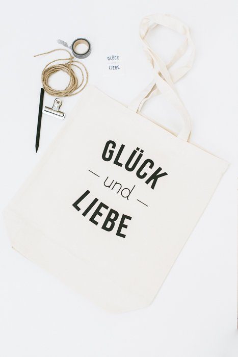 Cremefarbene Baumwolltasche mit Aufdruck Glück und Liebe