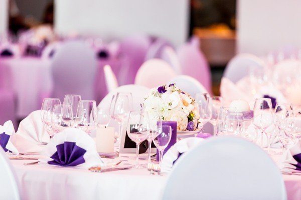 Tischdekoration Hochzeit lila