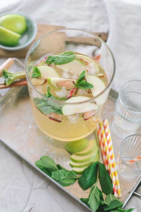 Maibowle mit Rhabarber und Minze inkl. Rezept - Fräulein K. Sagt Ja ...