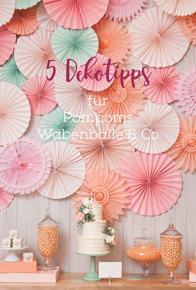 5 Tipps zum Dekorieren mit Pompoms, Wabenbällen, Faltrosetten & Co in eurer Hochzeitslocation. Tipps für eure DIY Hochzeitsdekoration