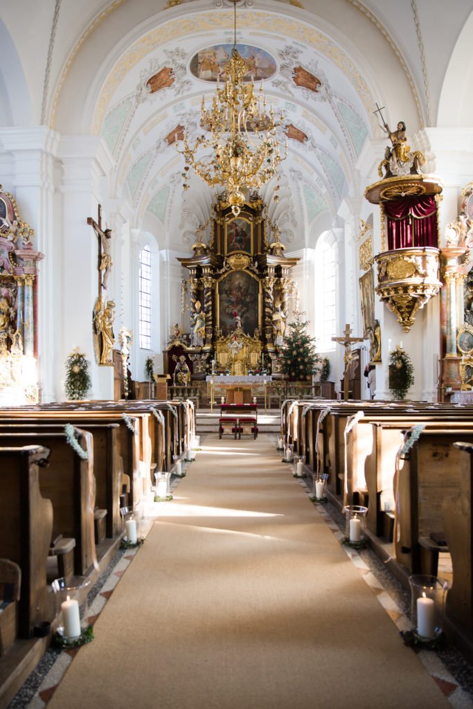 Winterhochzeit in der Kirche