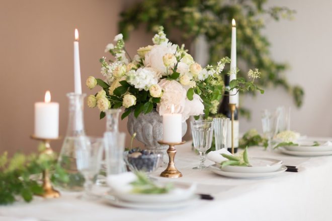 'Wie ein Gemälde' - Das Stylet Shoot besticht durch sommerliche Romantik und Sinnlichkeit.