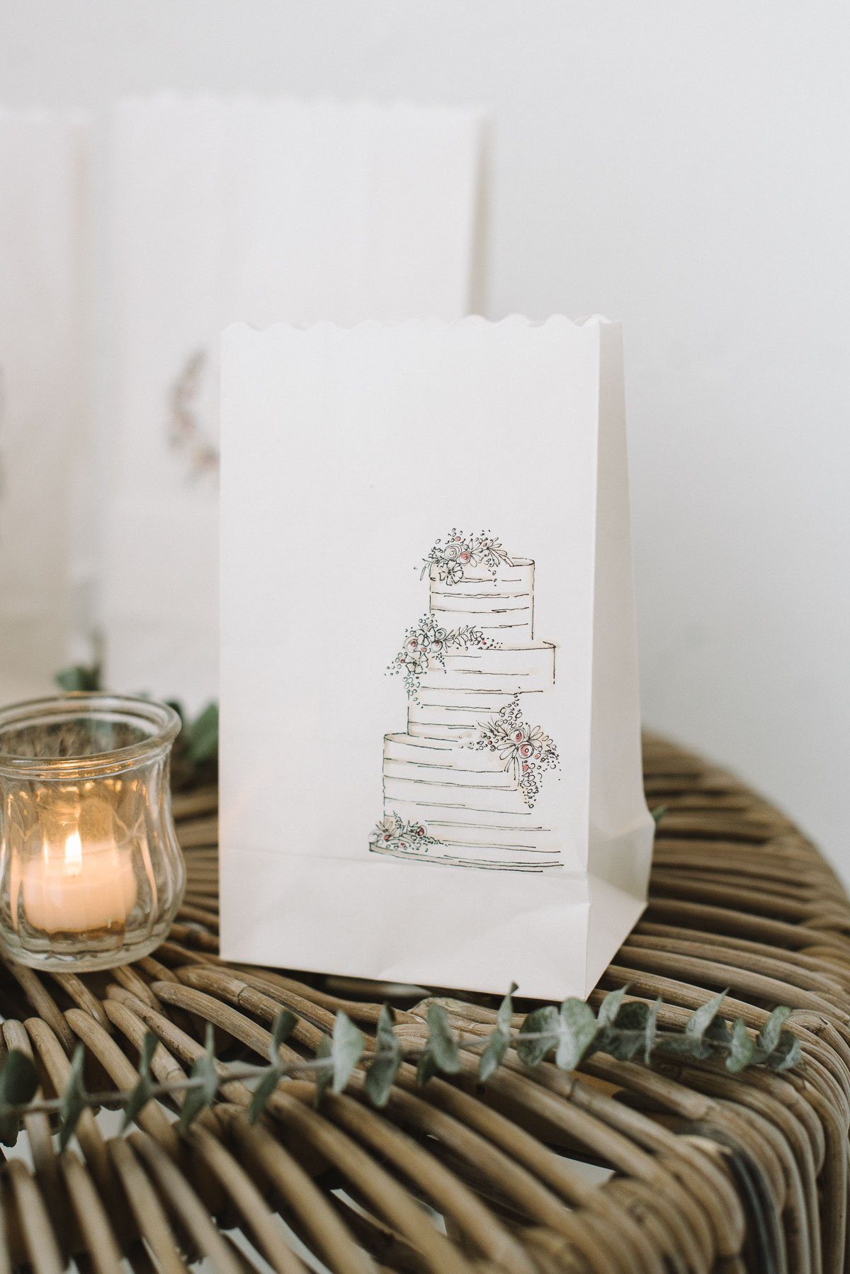 DIY Gästebuch Alternative: Beschriftete Lichttüten für eure Hochzeit - Einfach Lichttüten selber machen und Hochzeitsgäste verewigen