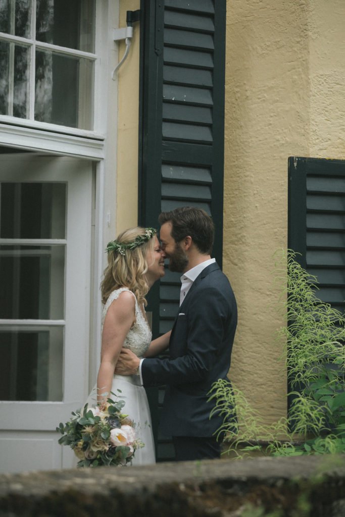 Rustikal natürliche Hochzeit auf Gut Sonnenhausen - Rosa und Till haben geheiratet und wir zeigen euch ihre Hochzeitsfeier im Münchner Umland