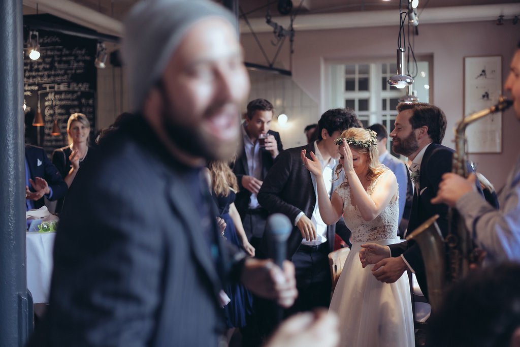 Rustikal natürliche Hochzeit auf Gut Sonnenhausen - Rosa und Till haben geheiratet und wir zeigen euch ihre Hochzeitsfeier im Münchner Umland