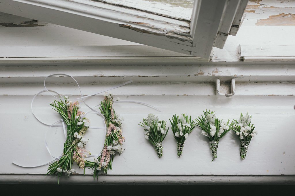 Rustikal natürliche Hochzeit auf Gut Sonnenhausen - Rosa und Till haben geheiratet und wir zeigen euch ihre Hochzeitsfeier im Münchner Umland