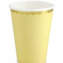 gelber Pappbecher mit goldenem Muschelrand