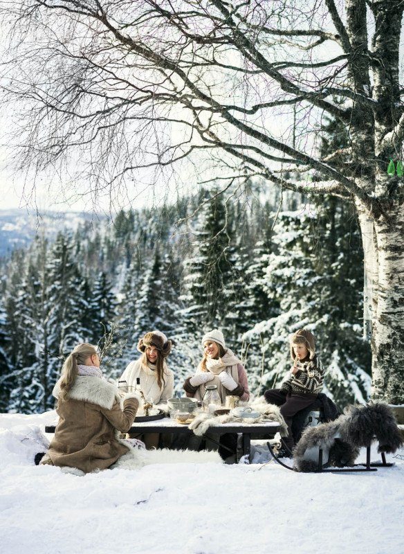 Weihnachten-in-den-Bergen-Wohnbuch-Callwey-Picknick-Schnee-584x800