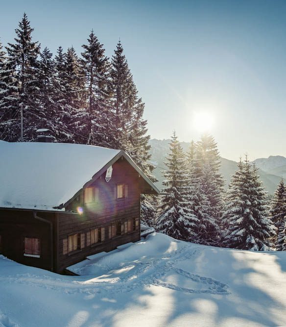 Weihnachten-in-den-Bergen-Wohnbuch-Callwey-Sonne-Schnee-Hütte