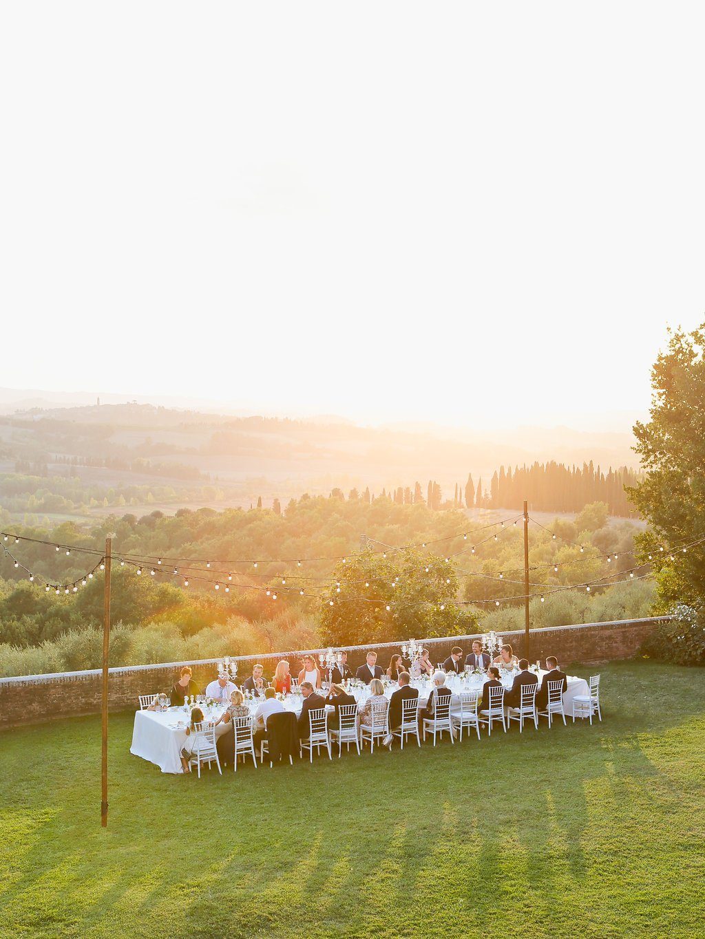 Hochzeit im Freien - 5 Tipps, die ihr bei der Planung eurer Sommerhochzeit im Garten beachten solltet: Terminplanung, Wetter-Tipps, ...